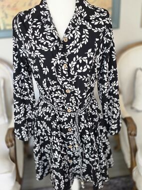 indulge Black and White Leaf-Print Button-Front Dress